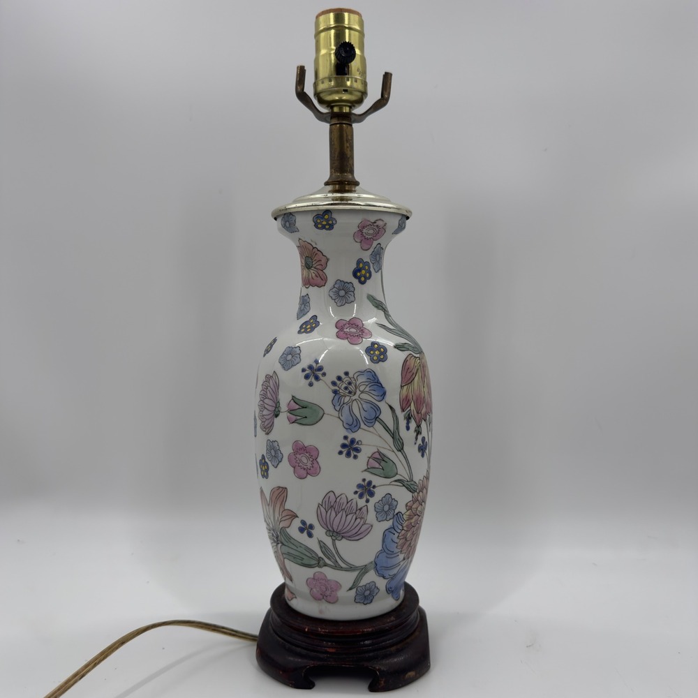 Vintage Chinoiserie Hand-Painted Floral Ceramic Ginger Jar Table Lamp Wood Base